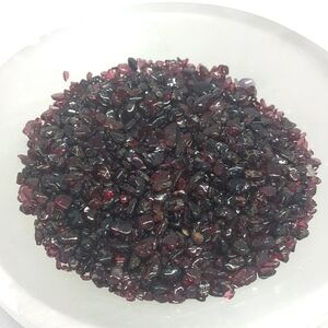 🆕 100g bag of super fine garnet gemstone chips
